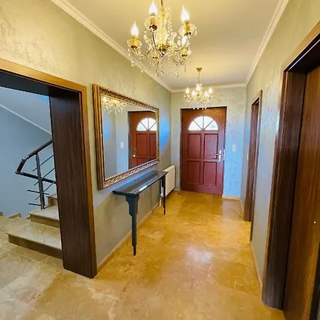 Luxury Incaraki