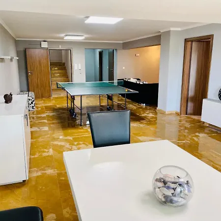 Luxury Incaraki